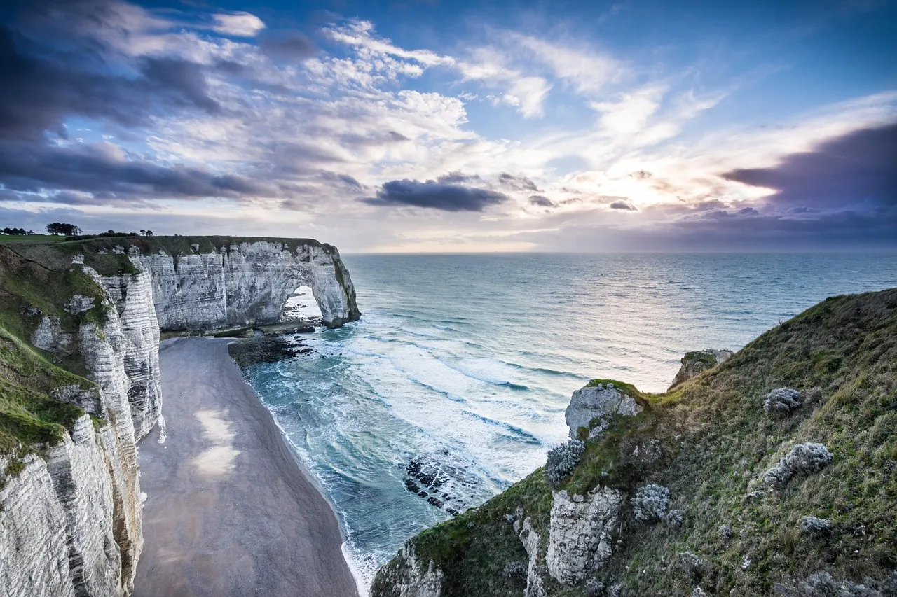 Glimpses Of Splendid Australia